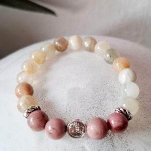 Bracelet de pierres semi-précieuses de rhodonite et pierre de lune (qualité AA) - 6 mm et séparateur et bijou argent
